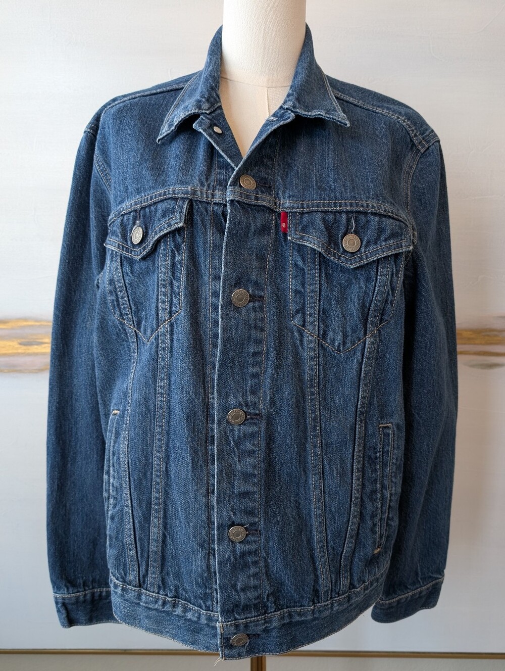 Levi's Classic Denim Trucker Jacket | Medium Wash | Size Large | Blank Red Tab
